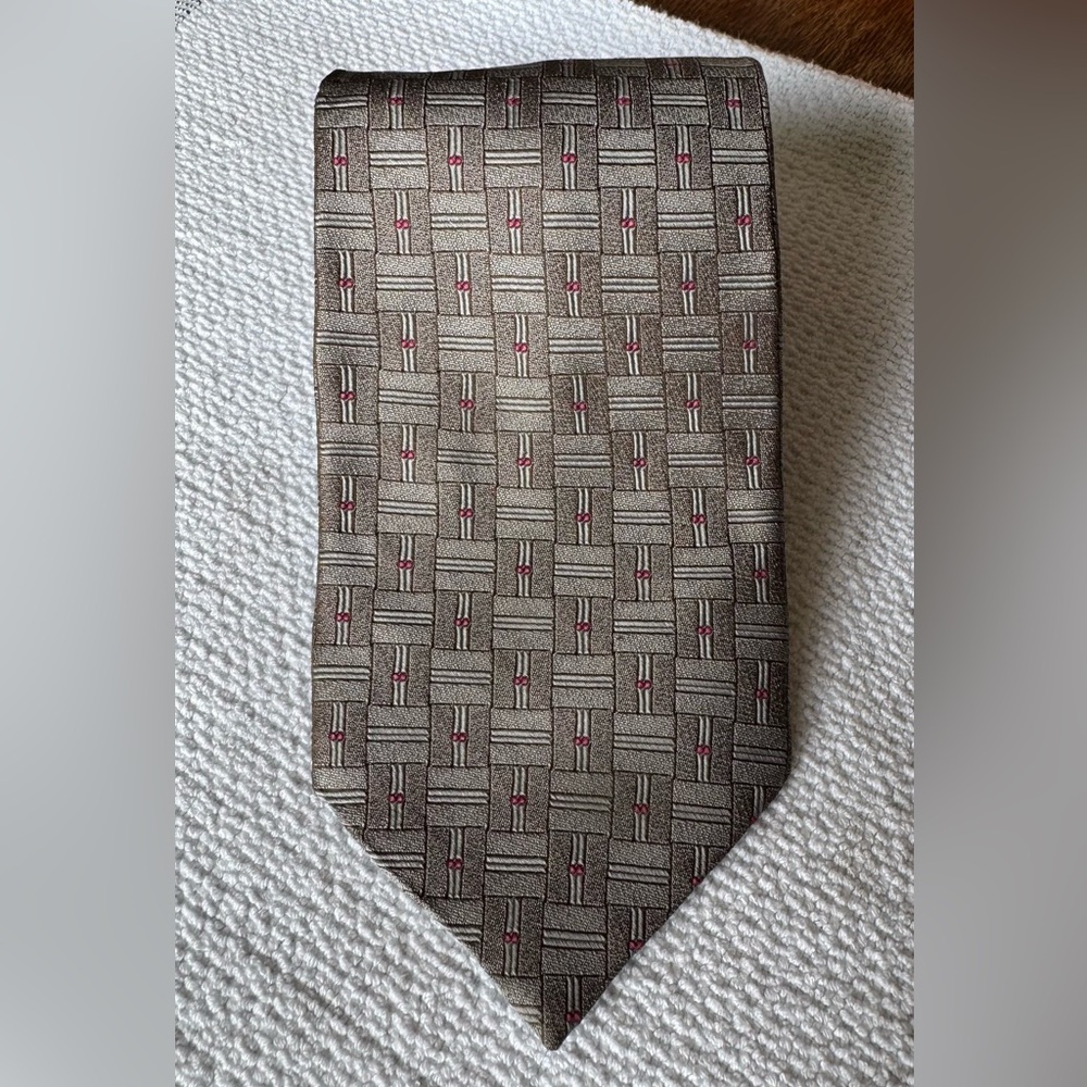 BRIAR 56" Necktie Mens 100% Silk Grey Geometric W/Pink Dots